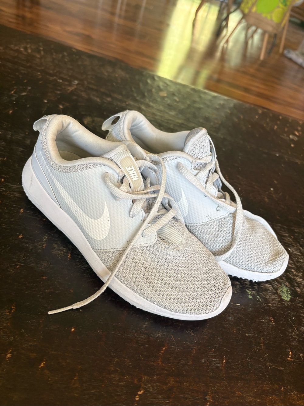 Nike Women’s Light Blue and White Mesh Golf Sneakers